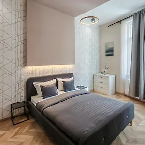 Amora Homes 3 Bedrooms Bright Flat In The Heart Of The -free Parking Need Reservation דירה